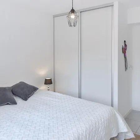 Apartamento Modern With Swimming Pool *