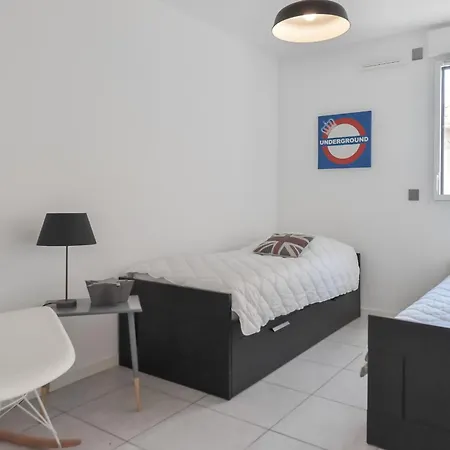 Modern With Swimming Pool Apartment *