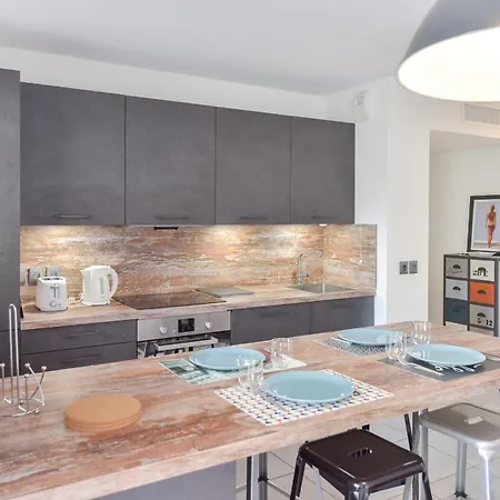 Modern With Swimming Pool Apartment Cannes