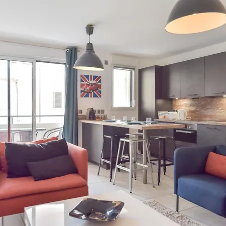 Modern With Swimming Pool Apartment